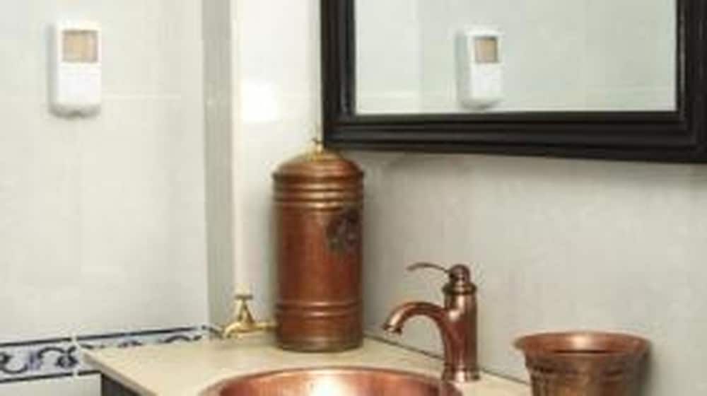 Hotel Cabourg - Bathroom sink