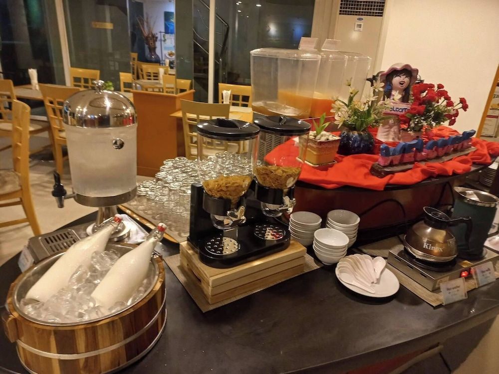 Baron Beach Hotel - Breakfast buffet - 1