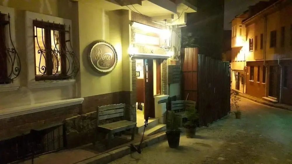 Berce Hotel - Front of property - 2