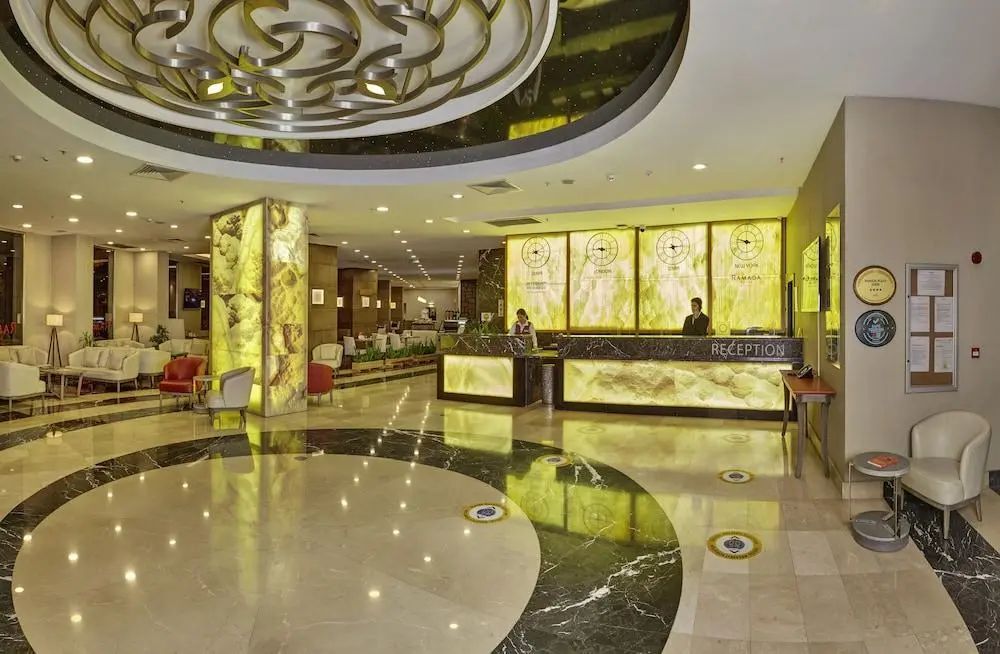 Ramada Plaza by Wyndham Izmir - Lobby - 1