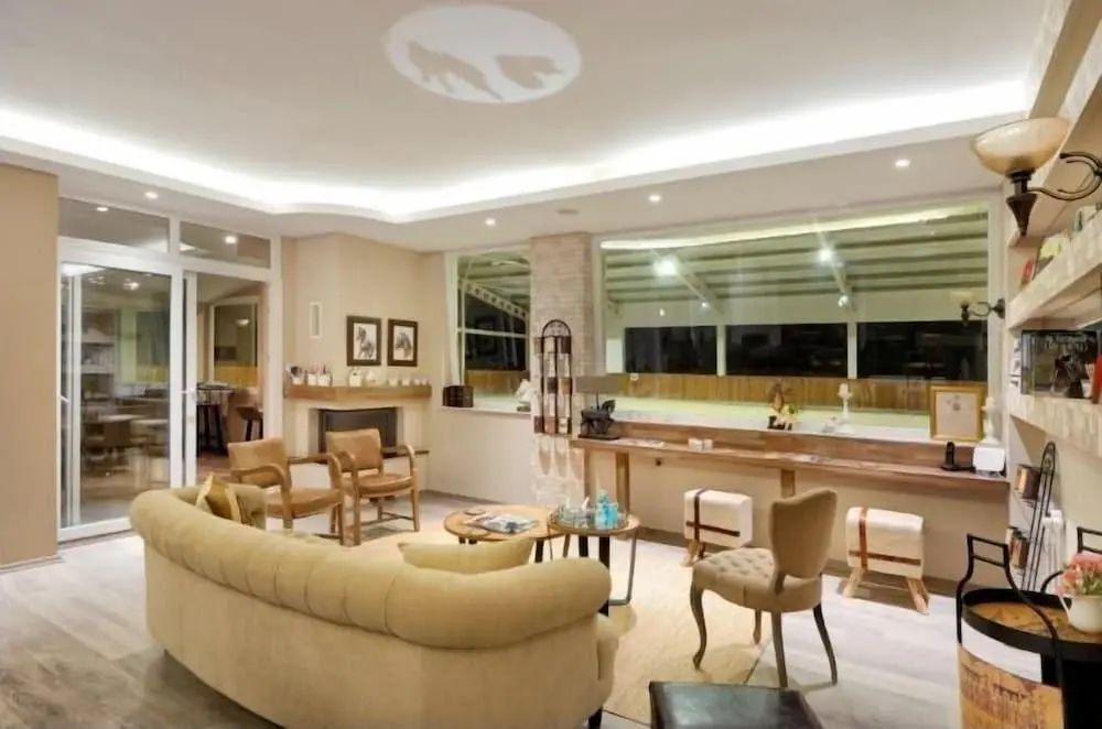 B.equine Range Hotel - Living area - 2