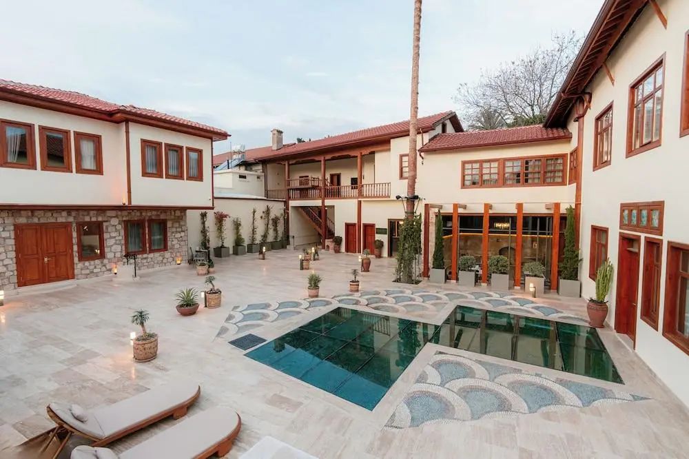 Dumo Suite Hotel - Front of property - 2