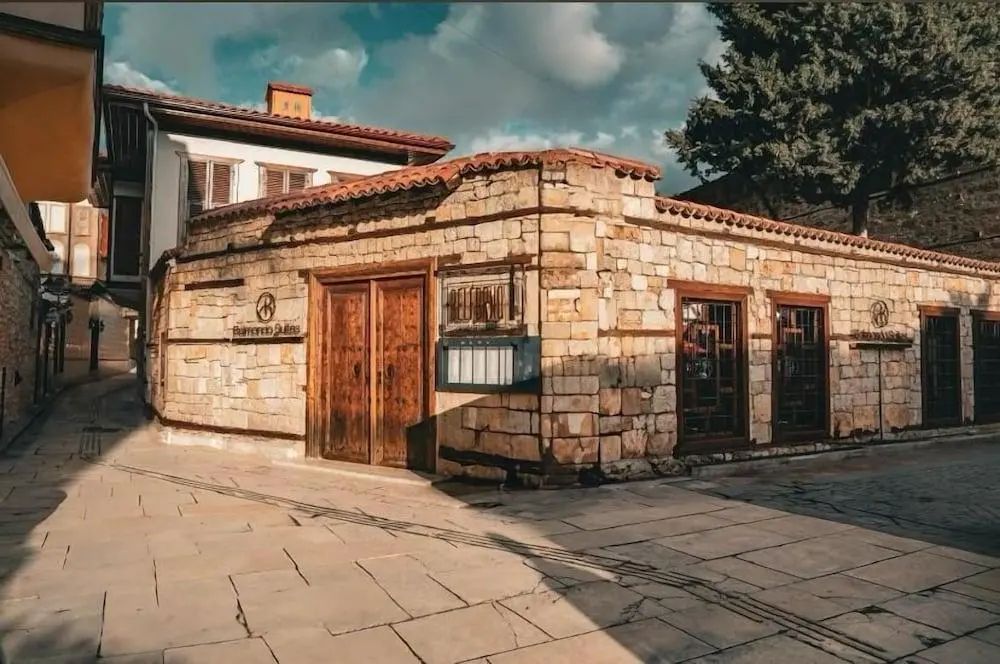 Belmondo Suites - Primary image