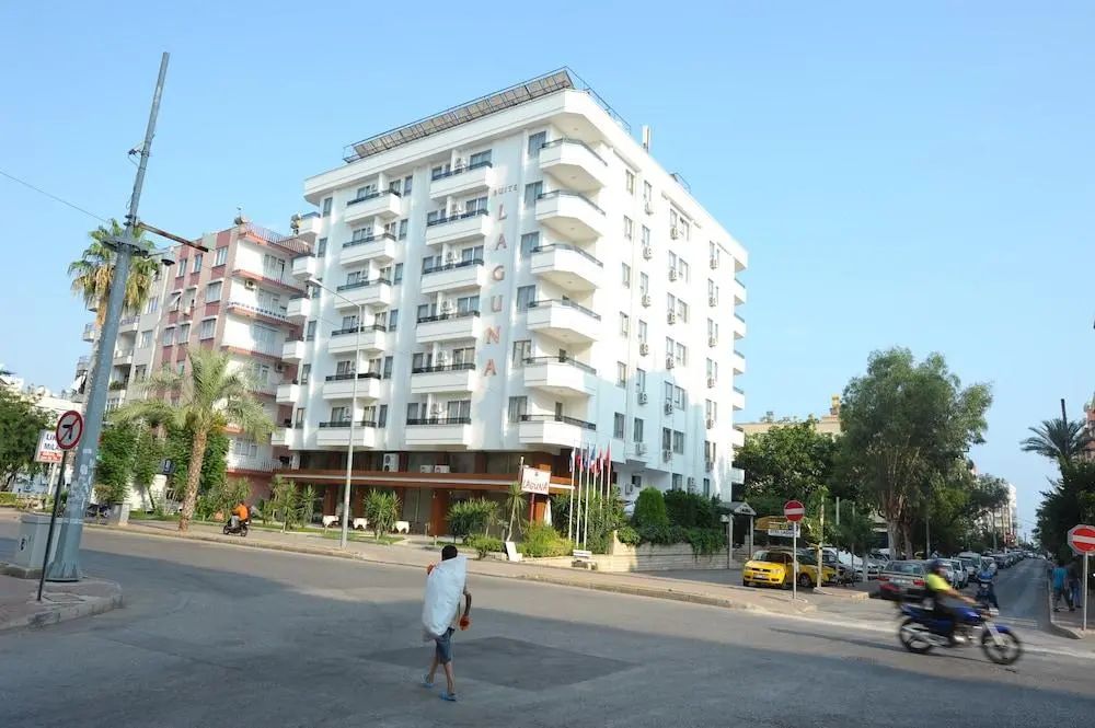 Suite Laguna Hotel - Front of property - 2