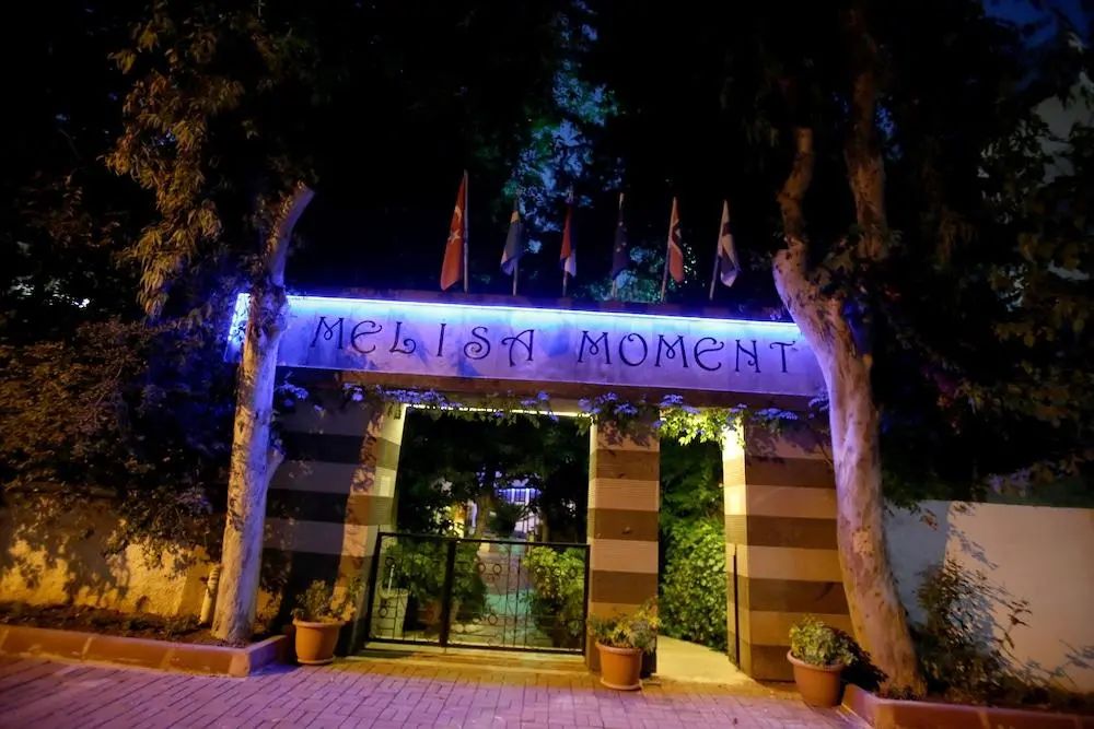 Melissa Moment Apart - Front of property - 2
