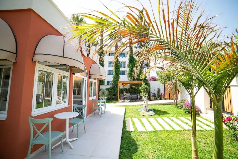 Rose Garden Premium Hotel - Front of property - 2