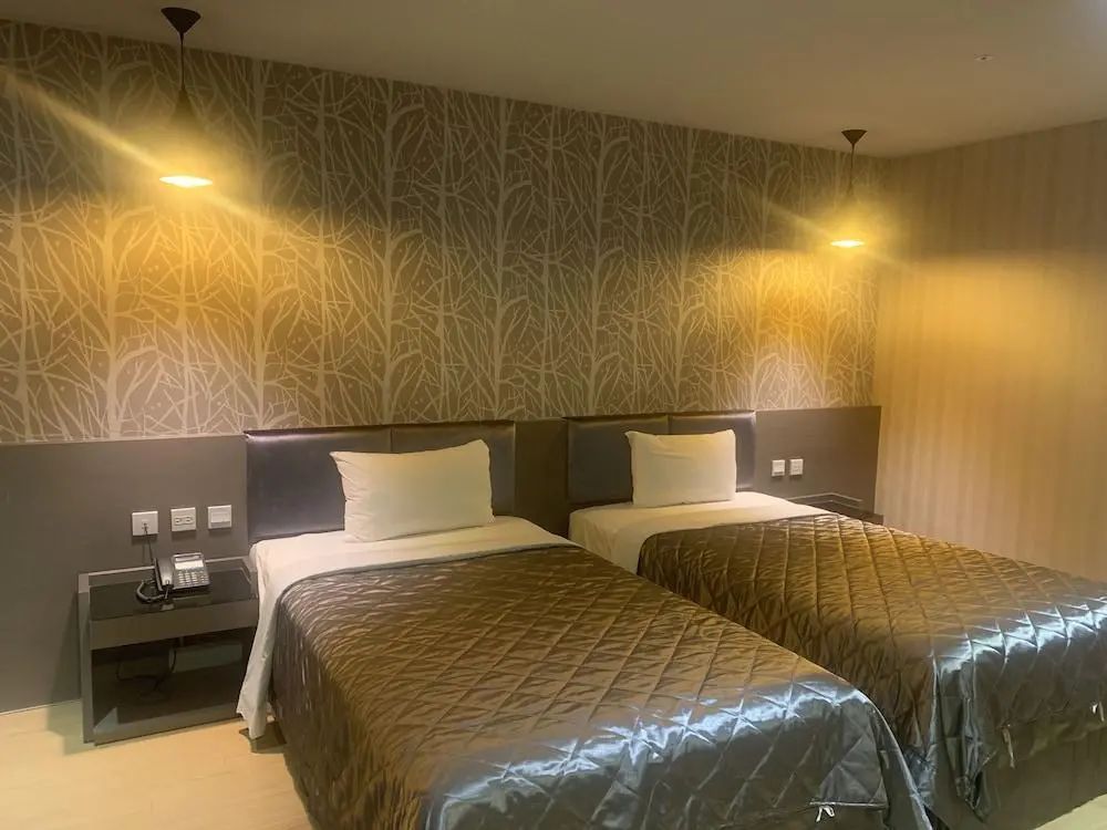 Fine Hotel - Room - 2