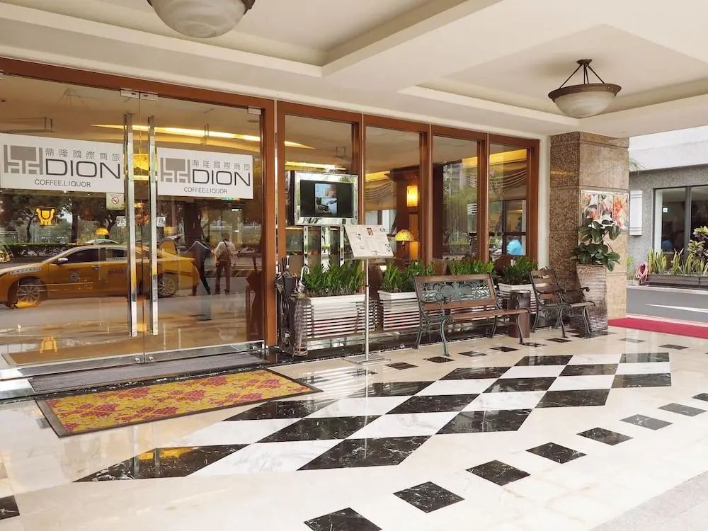 Hotel Dion - Interior entrance