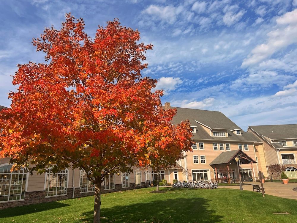 The Lodge at Geneva - Exterior