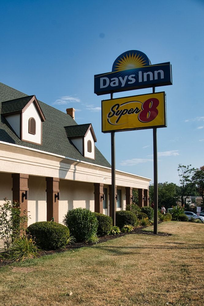 Super 8 by Wyndham Alexandria/Washington D.C. Area - Exterior - 1