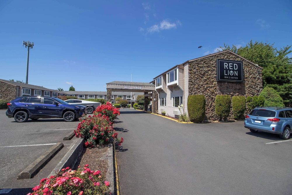 Red Lion Inn & Suites Vancouver - Exterior - 1