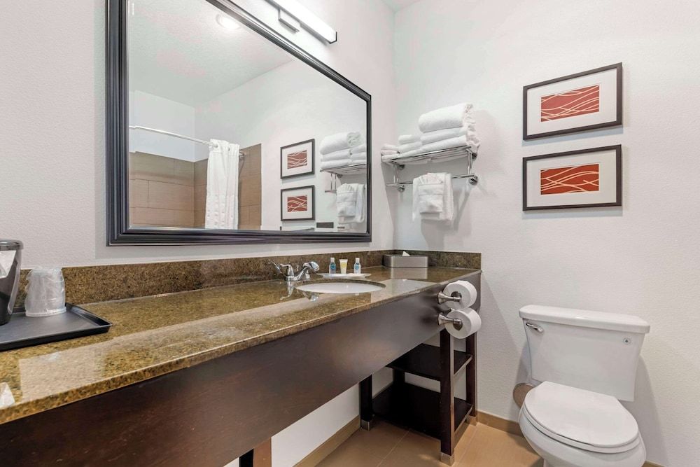 Comfort Suites Near Vancouver Mall - Room - 1