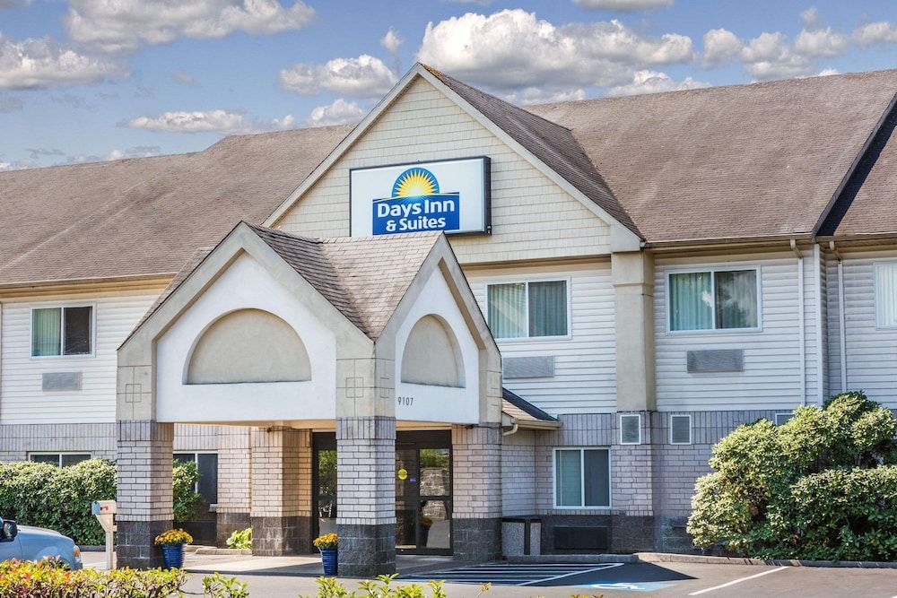 Days Inn & Suites by Wyndham Vancouver - Exterior
