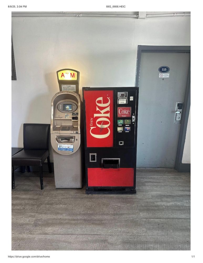 Hollywood Roxy Hotel - Vending machine