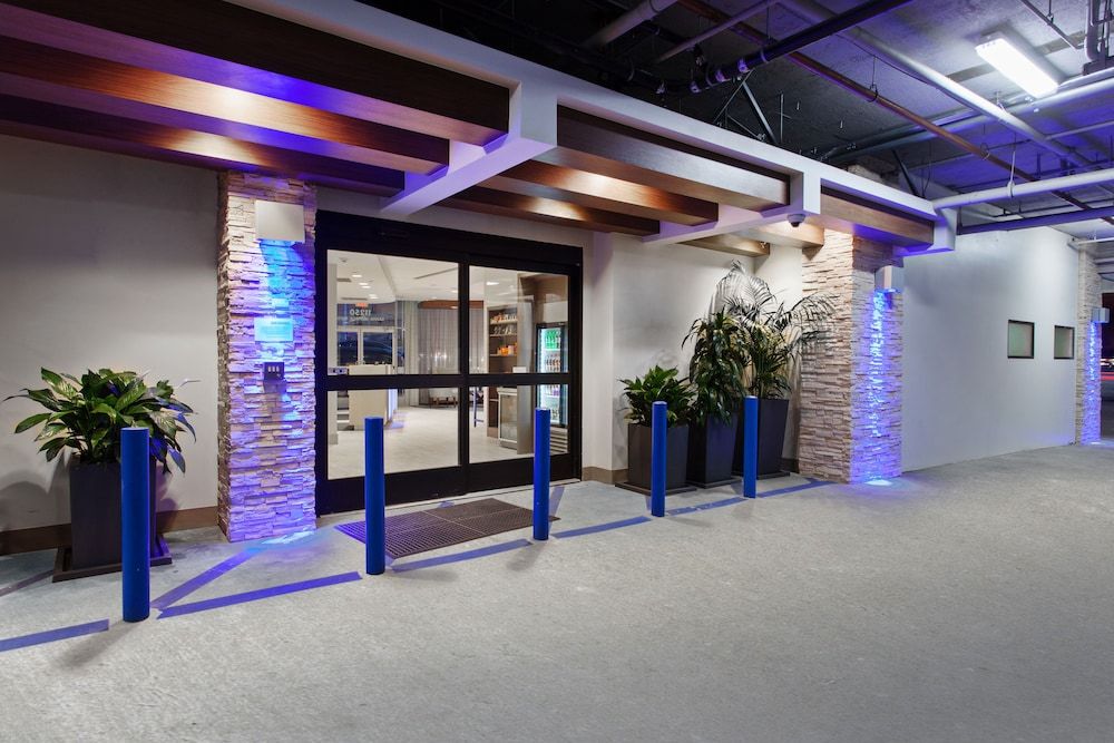 Holiday Inn Express West Los Angeles by IHG - Exterior