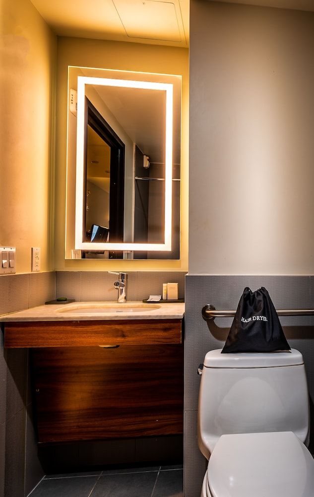 La Quinta Inn & Suites by Wyndham Times Square South - Bathroom - 2