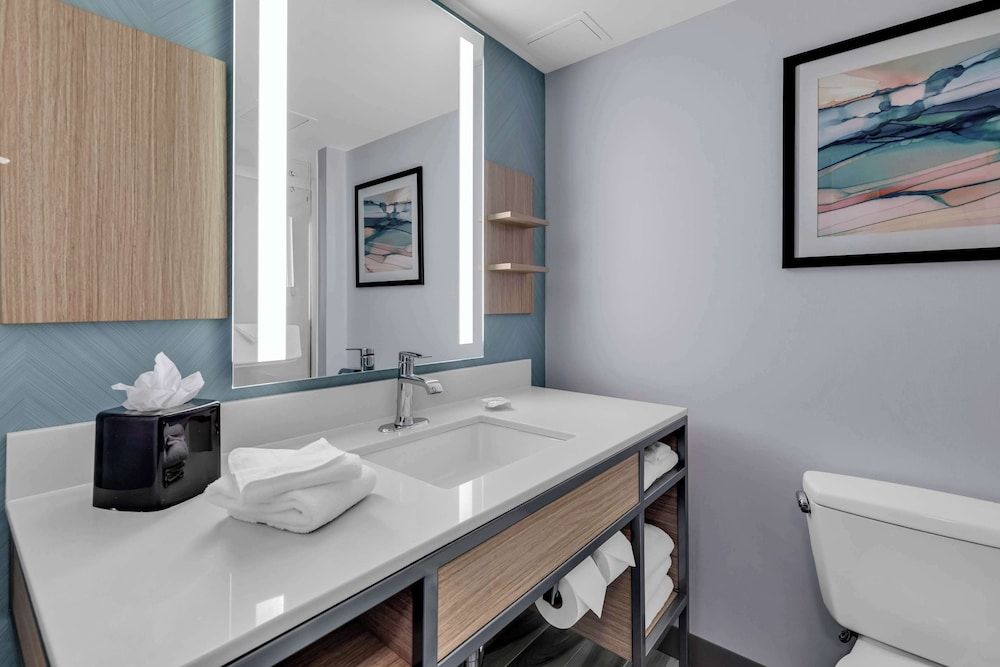 Hilton Garden Inn Myrtle Beach/Coastal Grand Mall - Bathroom - 1