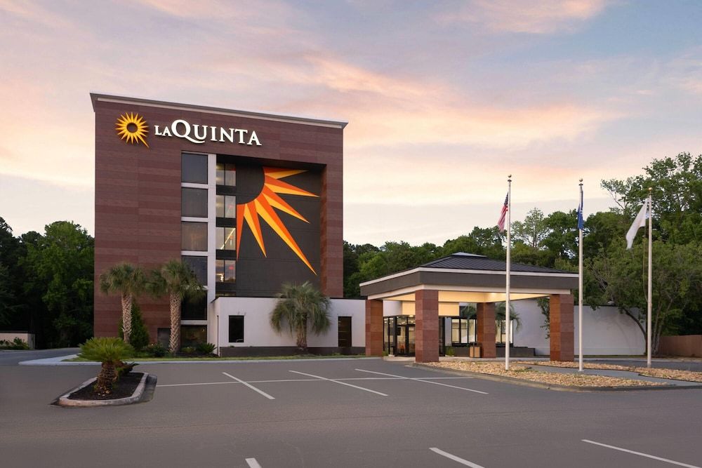 La Quinta Inn & Suites by Wyndham Myrtle Beach - Exterior