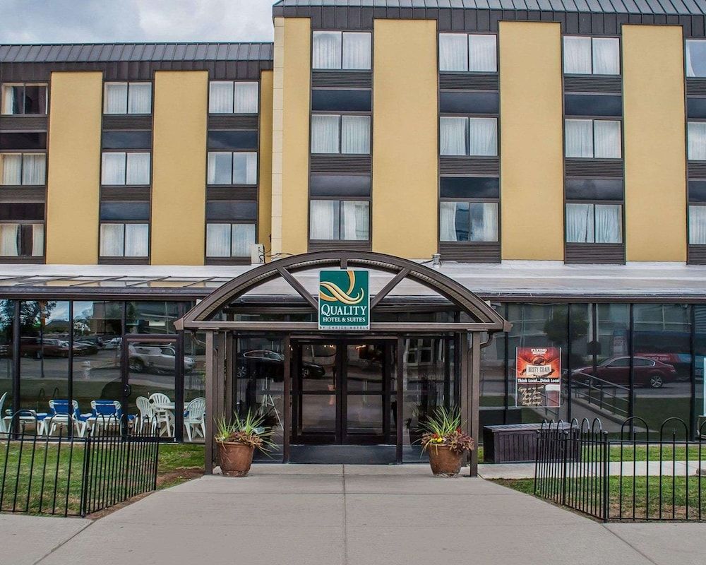 Quality Hotel & Suites At The Falls - Exterior - 2