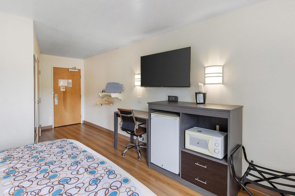 SureStay Plus Hotel by Best Western Niagara Falls East - Room - 2