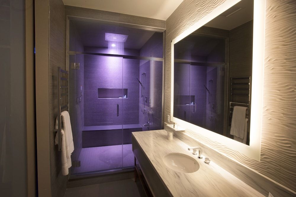 Wyndham Garden at Niagara Falls - Bathroom - 2