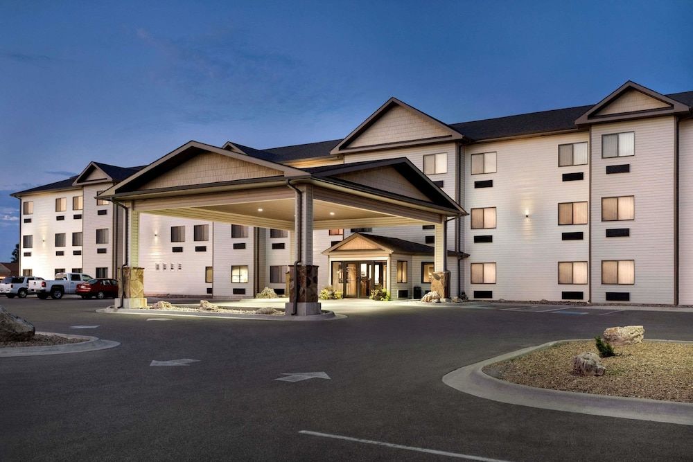 Baymont by Wyndham Wellington - Exterior - 1