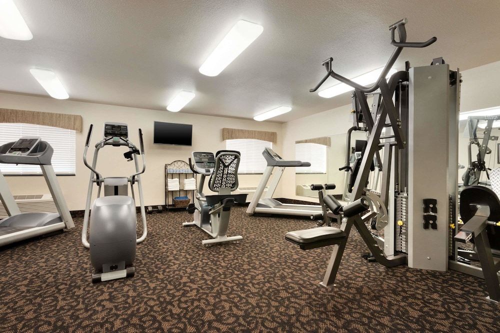 Baymont by Wyndham Wellington - Fitness facility - 2