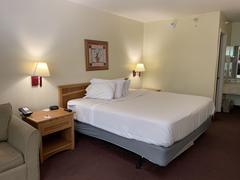 Americas Best Value Inn & Suites Melbourne - Room - 2