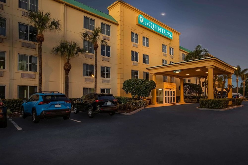 La Quinta Inn & Suites by Wyndham Melbourne Viera - Exterior