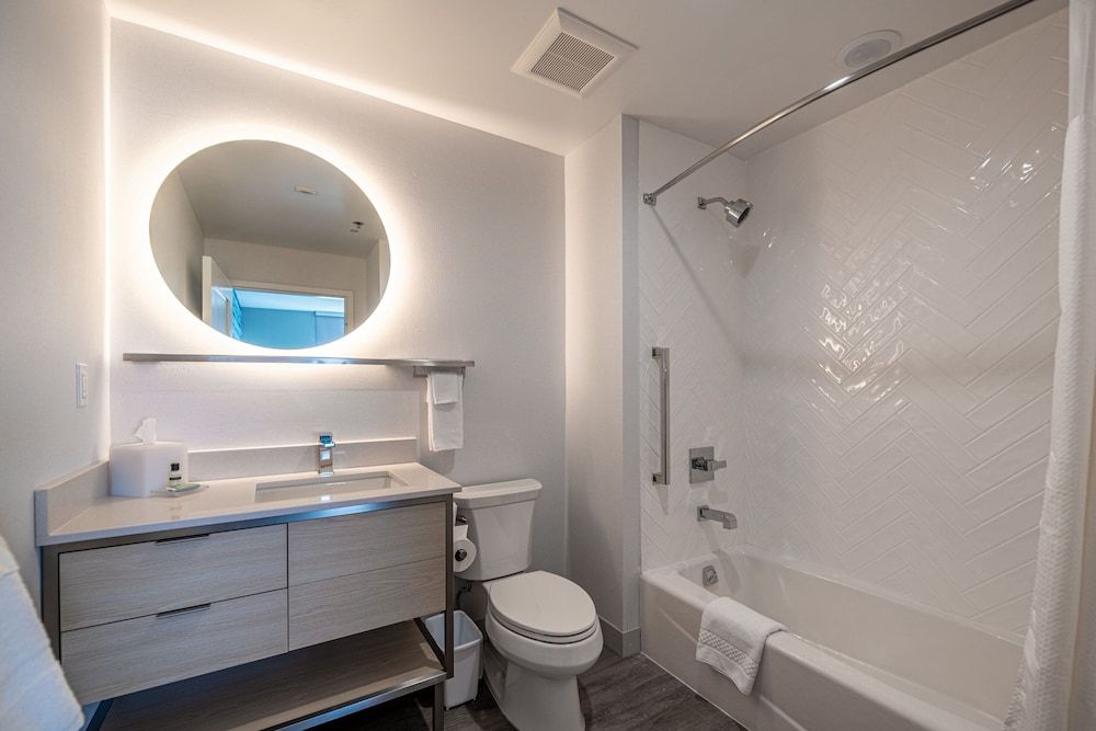 TownePlace Suites by Marriott Las Vegas North I-15 - Bathroom - 2