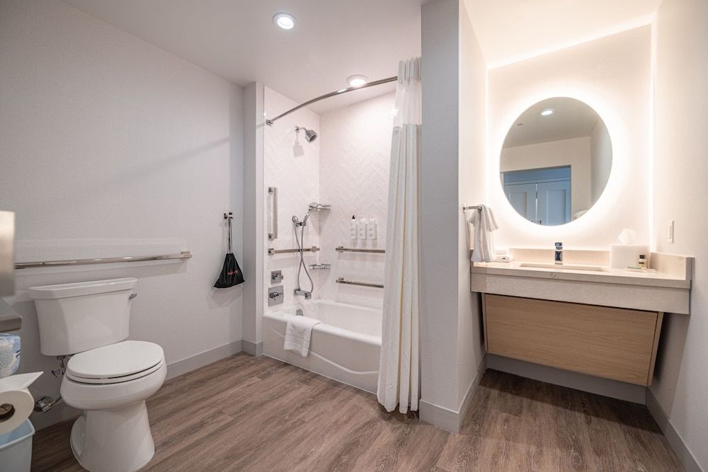 TownePlace Suites by Marriott Las Vegas North I-15 - Bathroom - 1