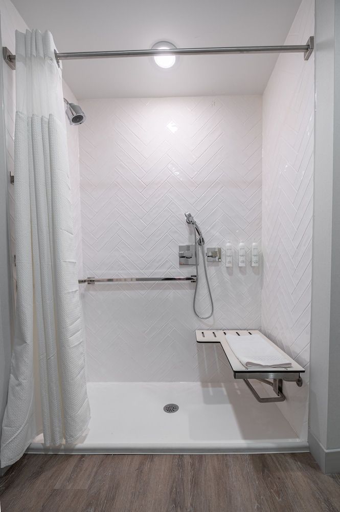 TownePlace Suites by Marriott Las Vegas North I-15 - Bathroom