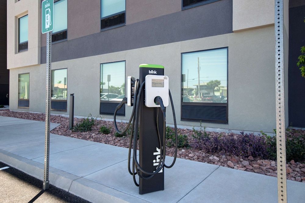 Home2 Suites By Hilton Las Vegas North - Exterior - 2