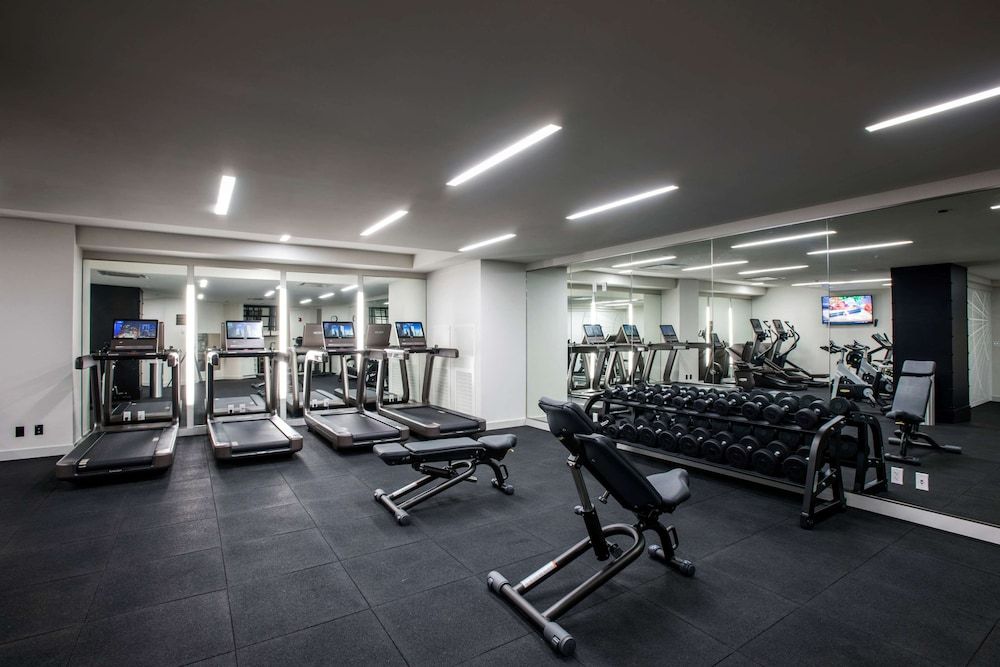 LondonHouse Chicago, Curio Collection by Hilton - Fitness facility - 1