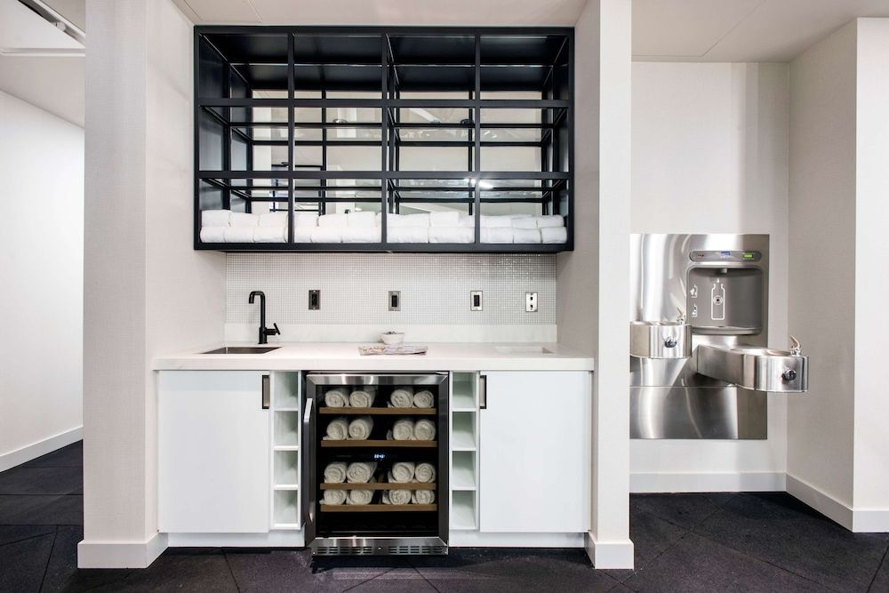 LondonHouse Chicago, Curio Collection by Hilton - Fitness facility - 2