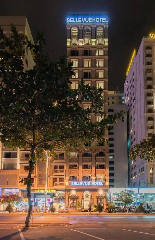 Bellevue Hotel - Front of property - 2