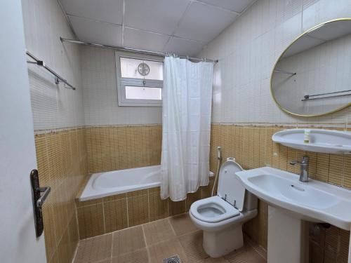Deluxe Two Bedroom with Stunning sun setting in to the sea photo 2