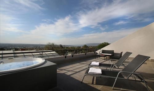 Pinares Panorama Suites, Spa & Convention Center - Balcony/terrace - 2