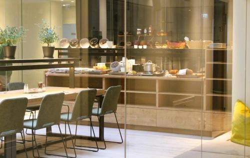 BEE GREEN Linz Self-Check-in-Hotel - Food and beverages - 4