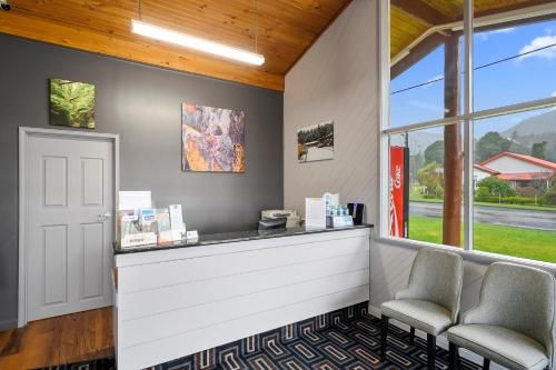 Gold Rush Inn - Entrance - 3