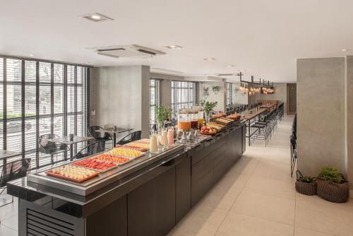 Intercity Curitiba Centro Civico - Food and beverages - 1