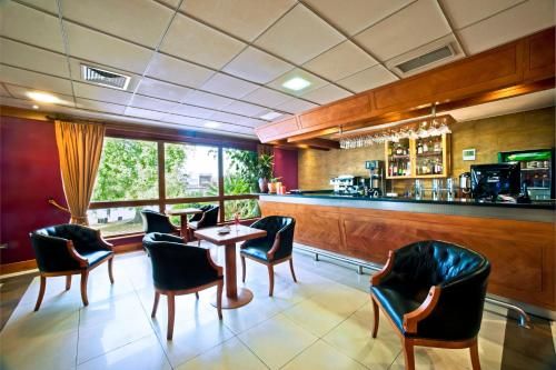 Hotel Diego de Almagro Valdivia - Bar/lounge - 2