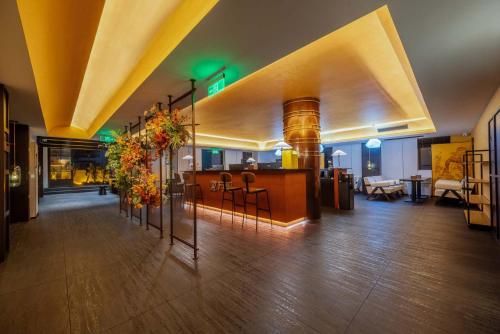 Chongqing INS·Wanbai Terrace River View Hotel (Jiefangbei Hongyadong Branch) - Bar/lounge