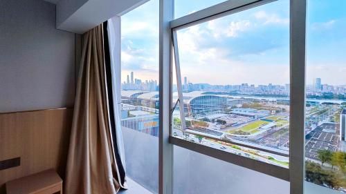 Prime Pazhou Aparthotel - Pazhou Station Line 8 and 11 - Steps away from Canton Exhibition Center - View - 3