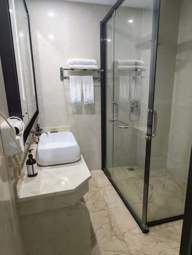 Haimeng International Hotel - Bathroom - 4
