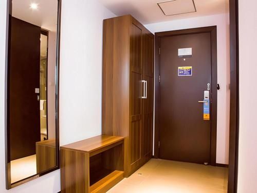 JTOUR Inn Guilin Two Rivers and Four Lakes Walmart photo 5