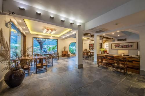 Serene Vale Inn-Free pick up train station stay two nights photo 3