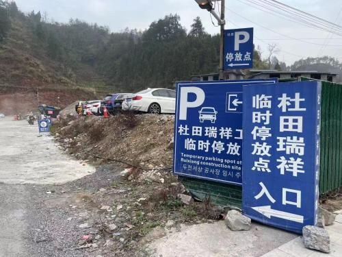 Fenghuang Xiangyun Pavilion Boutique Riverside B&B photo 2