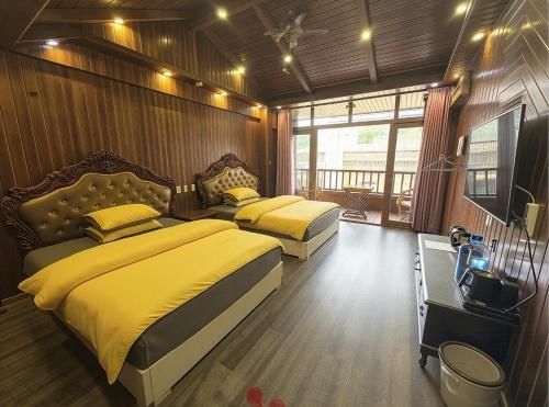 Fenghuang Xiangyun Pavilion Boutique Riverside B&B photo 4