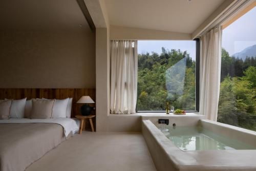 Twilight Cloud Spring Tree Private Hot Spring Homestay Bifengxia Panda Base Store - Surrounding environment - 3